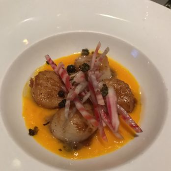 Bacari GDL - seared scallops in carrot puree - Mediterranean Near Me - Glendale, California Bacari GDL - seared scallops in carrot puree - Mediterranean Near Me - Glendale, California