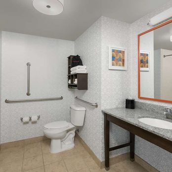 Hampton Inn Augusta - Guest room bath - Hotels Near Me - Augusta, Maine Hampton Inn Augusta - Guest room bath - Hotels Near Me - Augusta, Maine