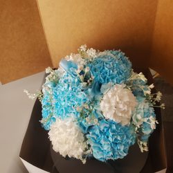Yolanda’s Cake Shoppe - Cupcake bouquet.