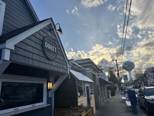 Drift Seafood & Raw Bar by null