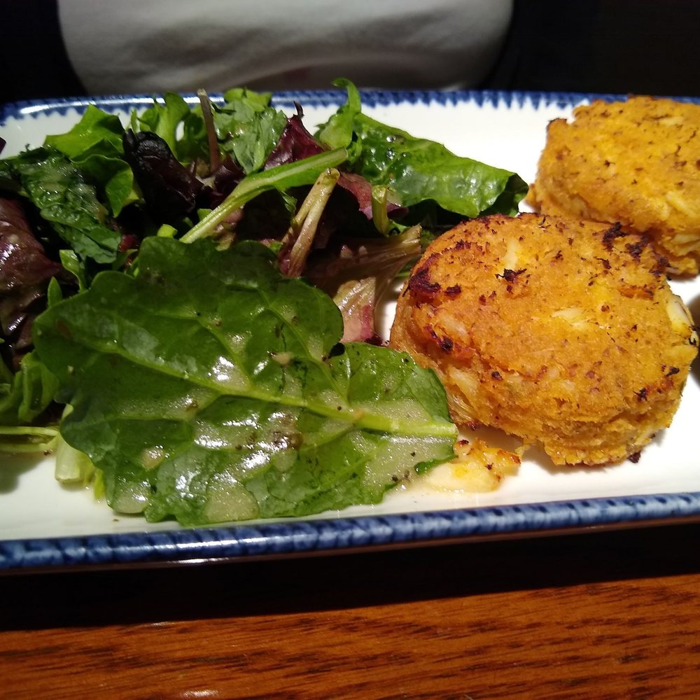 Red Lobster - Crab cakes with salad - Seafood Near Me - Akron, Ohio Red Lobster - Crab cakes with salad - Seafood Near Me - Akron, Ohio
