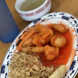 Great Wall - Lunch Sweet & Sour Chicken-after photo I ordered a side of steamed veggies & added carrots/onions/pepper. It was good!