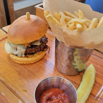 Finneys Crafthouse - Porter Ranch - Truffle burger - New American Near Me - Porter Ranch, California