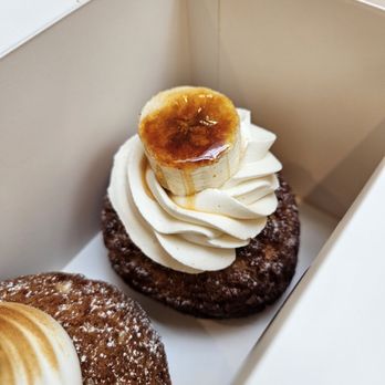 Le Le Choux - Banana creme brulee - Bakeries Near Me - Daly City, California Le Le Choux - Banana creme brulee - Bakeries Near Me - Daly City, California