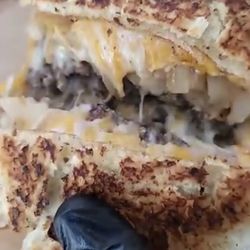 DJ's Smoke House - Grilled cheese smash burger