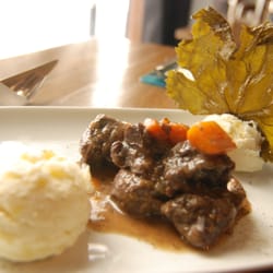 Viriato - Carrillada con puré de patatas