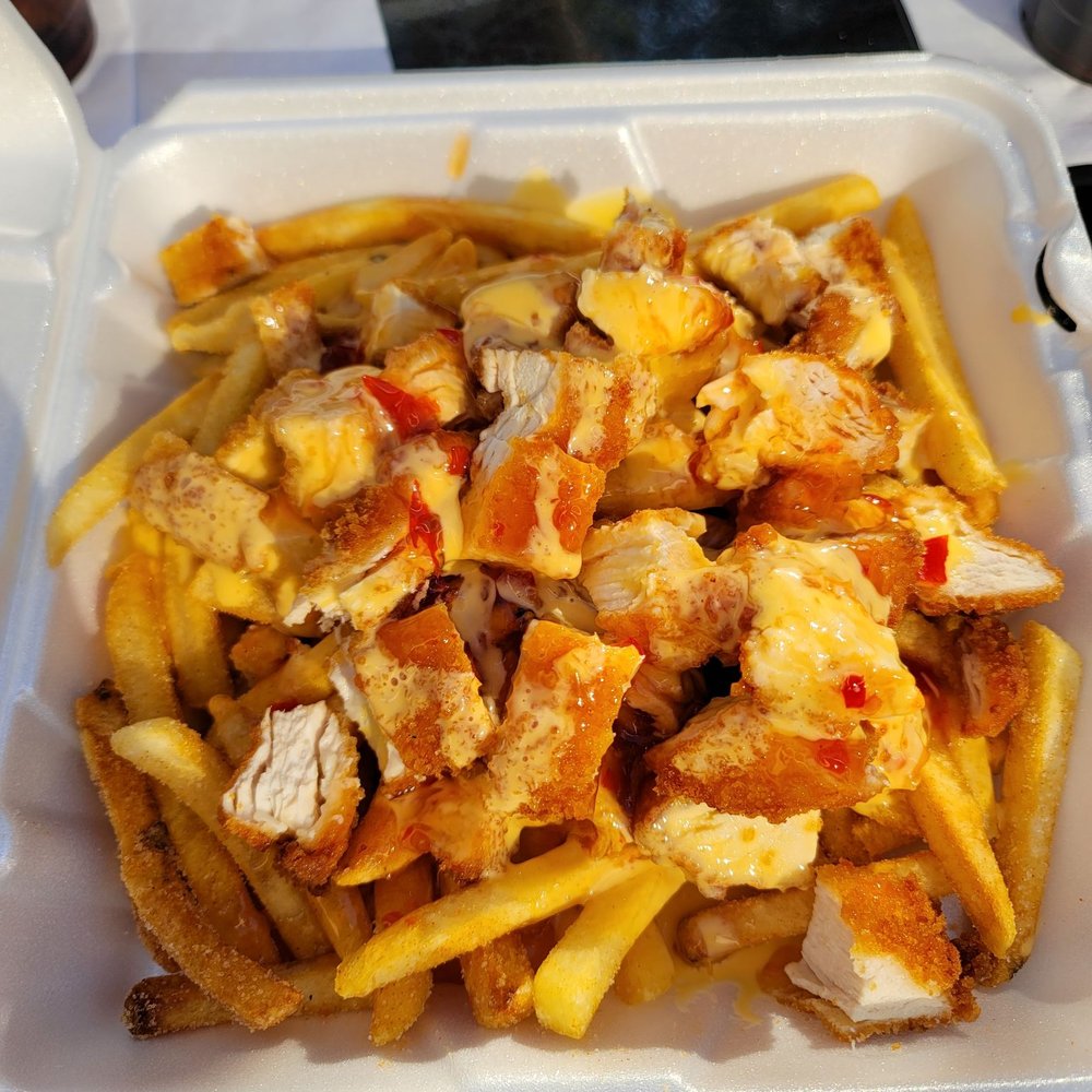 Fries with chicken, cheese sauce and sweet thai chili sauce. Fries with chicken, cheese sauce and sweet thai chili sauce.