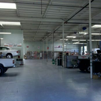 Yarnell's Service Center - Work area - Auto Repair Near Me - Mountain View, California Yarnell's Service Center - Work area - Auto Repair Near Me - Mountain View, California