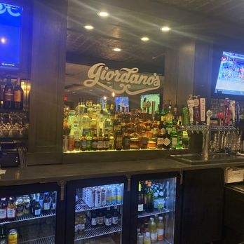 Giordano's - Bar - Pizza Near Me - Rosemont, Illinois