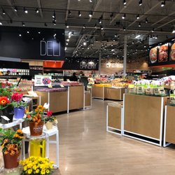 Market 32 - Market 32 Clifton Park NY. Clean, well kept, and modern. Nice store.