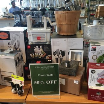 Williams-Sonoma Outlet - Kitchen & Bath Near Me - Leesburg, Virginia