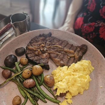 Bloom & Bee - Prime Rib - New American Near Me - Houston, Texas