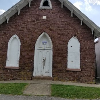 Morris Cemetery - The view of the building at the end of the main drive. Decades of neglect. - Funeral Services & Cemeteries Near Me - Phoenixville, Pennsylvania
