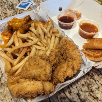 Slim Chickens - 5 and 5 - Chicken Shop Near Me - Clarksville, Tennessee Slim Chickens - 5 and 5 - Chicken Shop Near Me - Clarksville, Tennessee