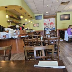 Ichiban Japanese Fusion Cuisine - Dining area and small sushi bar