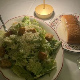 Cesar salad + bread Cesar salad + bread