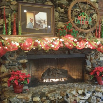 Dons Seafood - Lafayette - Holiday decor - Seafood Near Me - Lafayette, Louisiana Dons Seafood - Lafayette - Holiday decor - Seafood Near Me - Lafayette, Louisiana