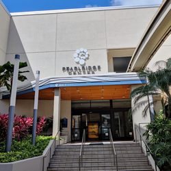 L1 Iniki Popcorn - The Wai Makai entrance... We parked on the second level and caught the elevator down to the first floor