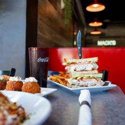 Mack's Original Pizza Pub