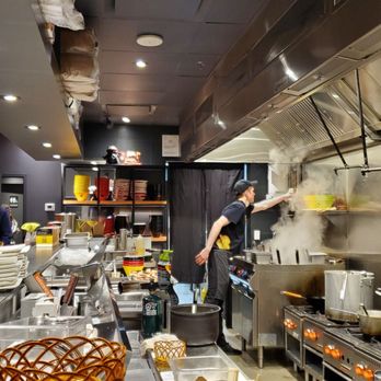 KINTON RAMEN ROBSON - Kitchen - Ramen Near Me - Vancouver, British Columbia KINTON RAMEN ROBSON - Kitchen - Ramen Near Me - Vancouver, British Columbia