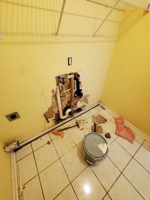 Mendez Home Improvements Logo