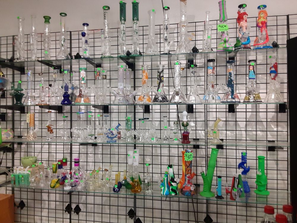 SMOKE N STUFF Updated October 2024 20 Photos 777 N Arizona Ave