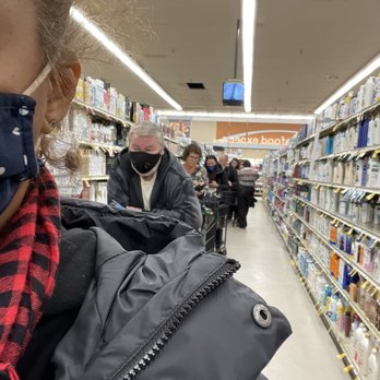 Vons - Insane aisle long line. - Grocery Near Me - Big Bear Lake, California