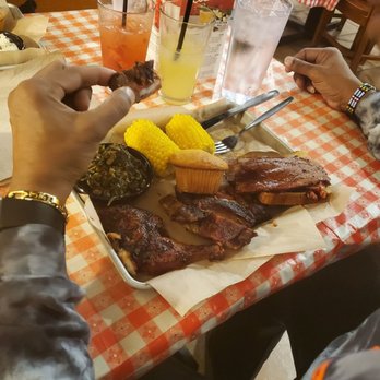 Famous Dave's Bar-B-Que - Barbeque Near Me - Greenfield, Wisconsin