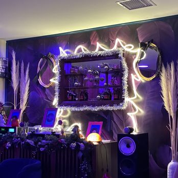 Zema Vinyl Lounge - Cocktail Bars Near Me - Albuquerque, New Mexico