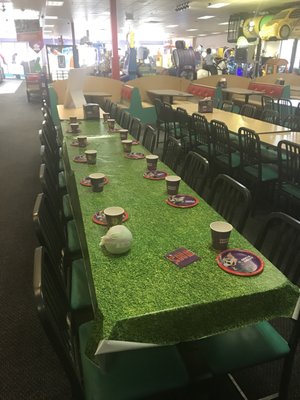 Chuck E. Cheese by null