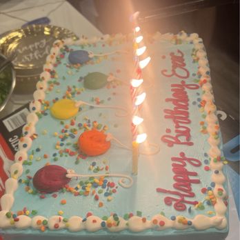Baskin-Robbins - Mint Chocolate Chip ice cream cake with candles - Ice Cream & Frozen Yogurt Near Me - Las Vegas, Nevada