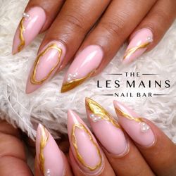 Les Mains Nail Bar