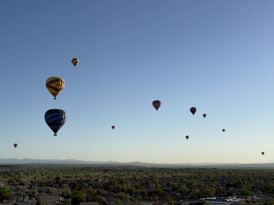 Rainbow Ryders Hot Air Balloon Co. by null