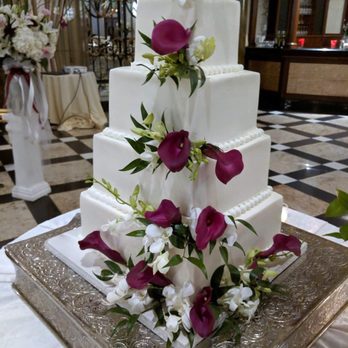 Sam's Flowers - Floral decorations in our cake - Florists Near Me - Cherry Hill, New Jersey