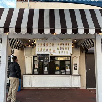 Honeymee Buena Park - Outside - Ice Cream & Frozen Yogurt Near Me - Buena Park, California