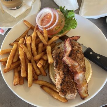 60Fore Bar & Grill - Ahi burger - Bars Near Me - Kapolei, Hawaii