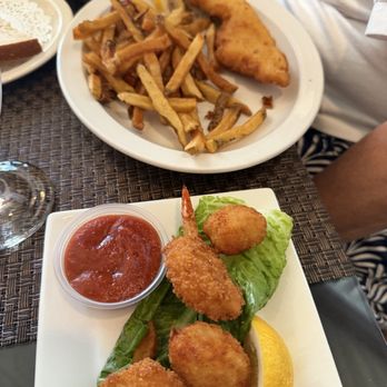 GDI Countryside Inn - Seafood platter. Fries were especially good and everything was cooked perfectly. - Salad Near Me - Alden, New York
