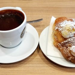 Pasticceria De Castillia - Cornetto alla ricotta (1,30€) e cioccolata calda (3€)