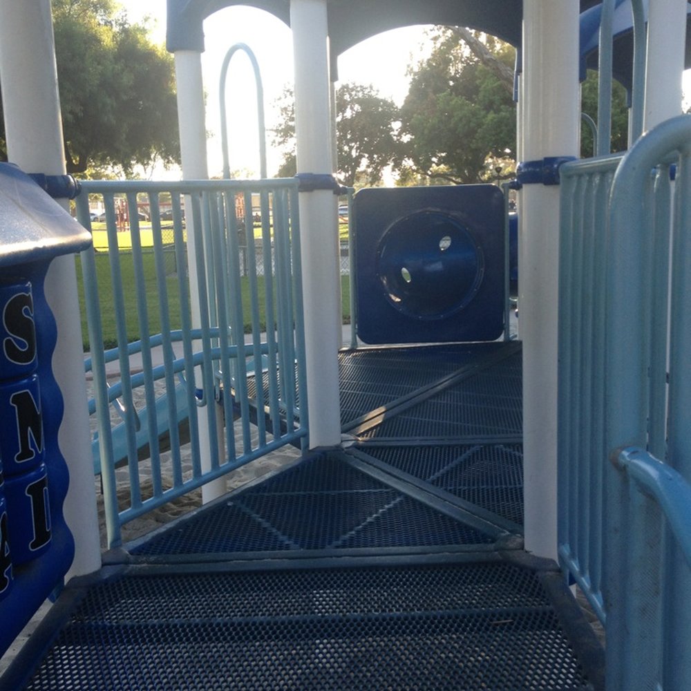 San Martin Park - Parks Near Me - Lakewood, California