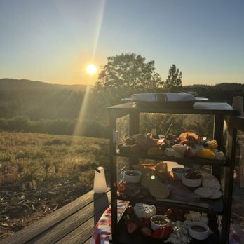 Firefall Ranch Yosemite - Charcuterie on jackrabbit ridge - Hotels Near Me - Groveland, California