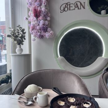 Miss Bean - Hot chocolate cookie skillet - Cafes Near Me - Ottawa, Ontario