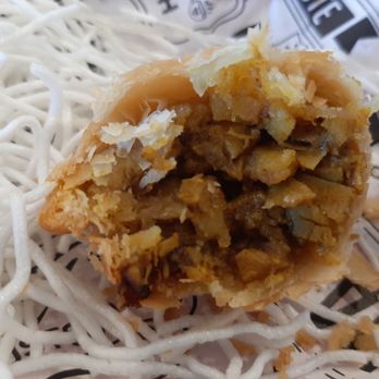 Chicken Licious - Curry Puff 咖喱角 (Inside) - Malaysian Near Me - San Jose, California