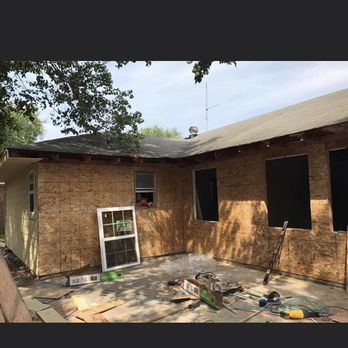 Yairo’s Home Remodeling - Remodeling siding and installing osb plywood - General Contractors Near Me - Conroe, Texas
