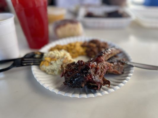 Bowlegged B.B.Q by null