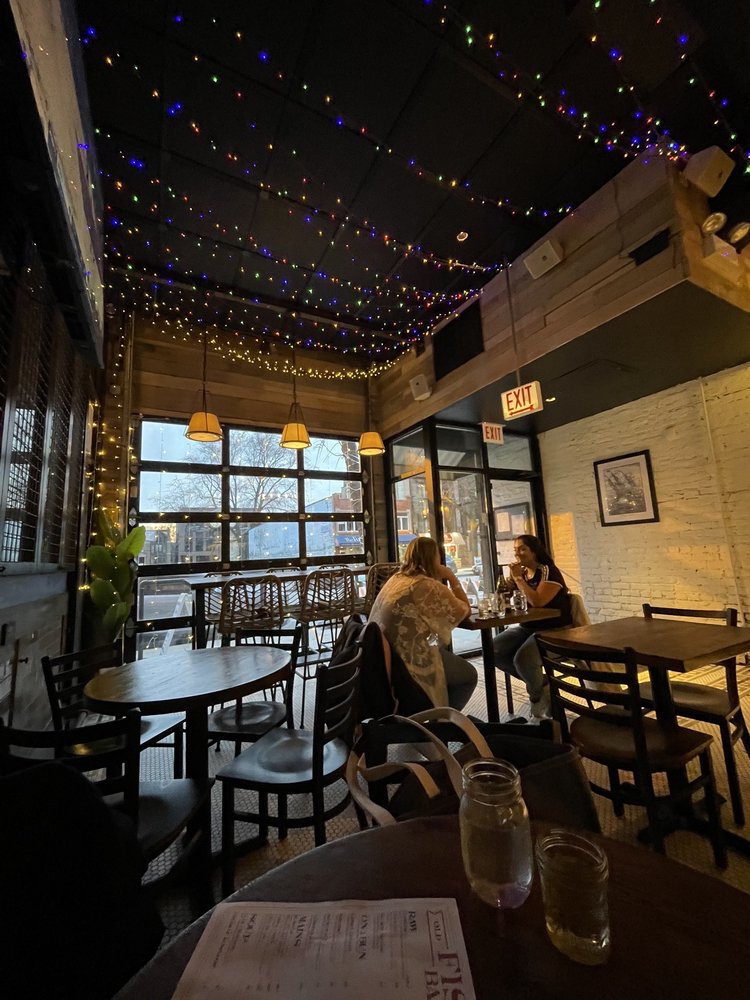 Fish Bar Old Town, Chicago Roadtrippers