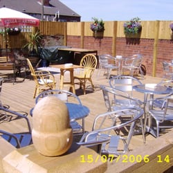 Healdfield Public House - Beer garden