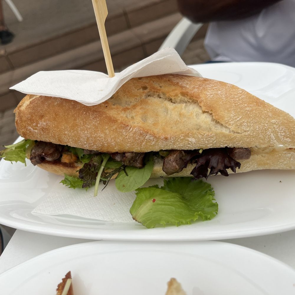 Restaurant La Rouvenaz - Chimichurri Steak Sandwich - Italian Near Me - Montreux, VD