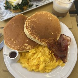 Pop's - Pancakes Salato up a & bacon