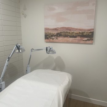 Flora Fauna Wellness - Room for Healing - Acupuncture Near Me - Costa Mesa, California