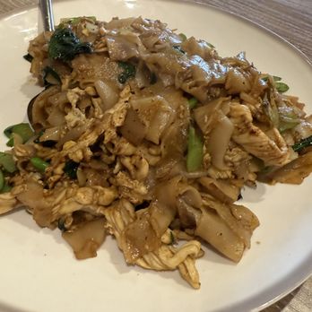 Siam Station - Pad See Ew with Chicken - Thai Near Me - Irvine, California